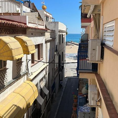 Sunny Flat In Sitges 30 Seconds To Beach, Balcony & Sea Views! Kültér fotó