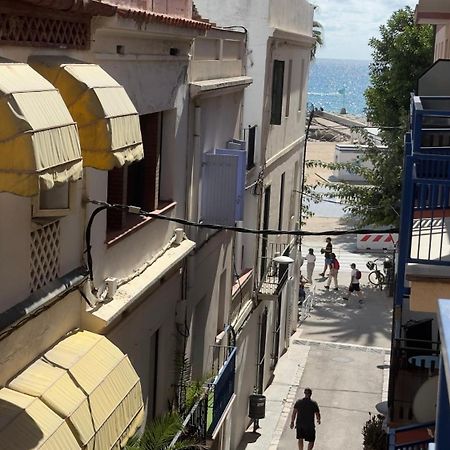 Sunny Flat In Sitges 30 Seconds To Beach, Balcony & Sea Views! Kültér fotó