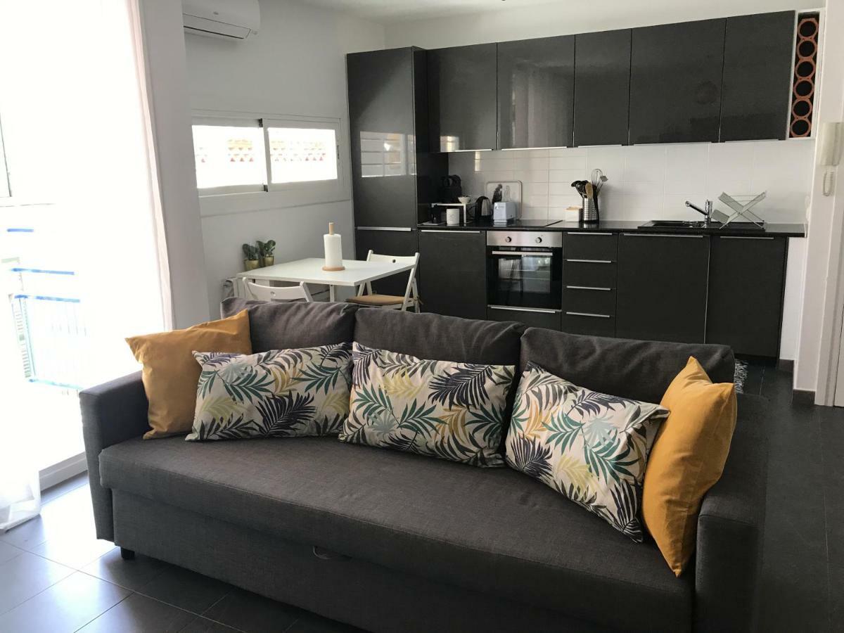 Sunny Flat In Sitges 30 Seconds To Beach, Balcony & Sea Views! Kültér fotó