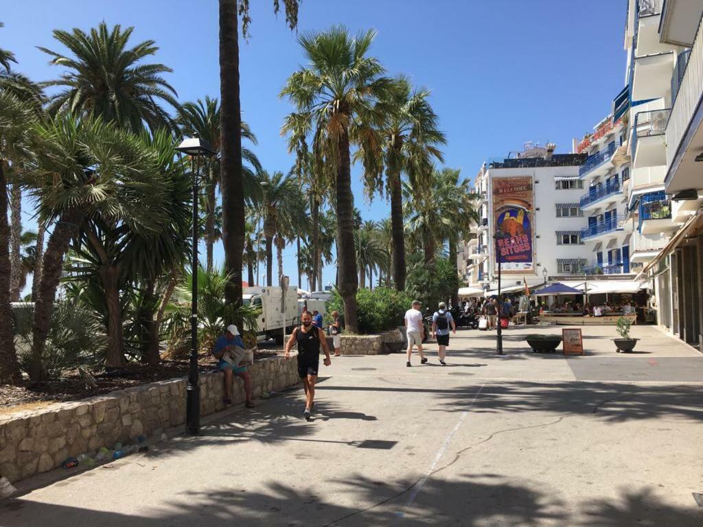 Sunny Flat In Sitges 30 Seconds To Beach, Balcony & Sea Views! Kültér fotó