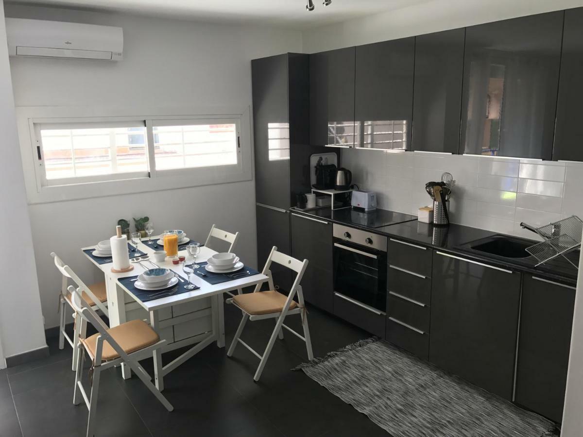 Sunny Flat In Sitges 30 Seconds To Beach, Balcony & Sea Views! Kültér fotó