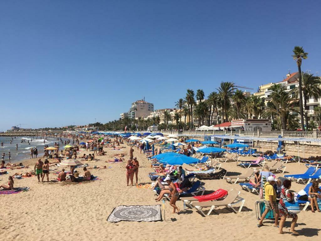 Sunny Flat In Sitges 30 Seconds To Beach, Balcony & Sea Views! Kültér fotó